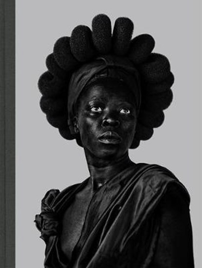 Zanele Muholi: Somnyama Ngonyama, Hail the Dark Lioness (1st Ed., 1st Printing), MUHOLI,  Zanele - Gebonden - 9781683952275