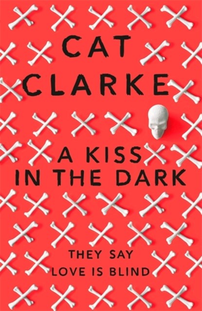 A Kiss in the Dark, Cat Clarke - Paperback - 9781780870472