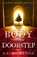 The Body on the Doorstep, AJ MacKenzie - Paperback - 9781785761201