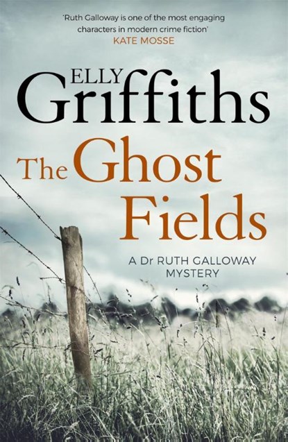 The Ghost Fields, Elly Griffiths - Paperback - 9781786482174