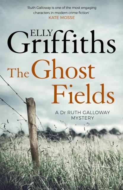 The Ghost Fields, Elly Griffiths - Paperback - 9781786482174