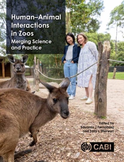 Human-Animal Interactions in Zoos, Dr Eduardo J (Senior Lecturer of Applied Animal Behaviour and Welfare Fernandez ; Dr Sally L (Director of Wildlife Conservation and Science Sherwen - Gebonden - 9781800622685