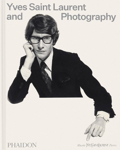 Yves Saint Laurent and Photography, Madison Cox ; Christoph Wiesner ; Elsa Janssen ; Simon Baker - Gebonden - 9781838669423