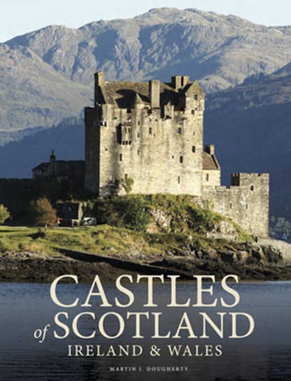 Castles of Scotland, Ireland & Wales, Martin J Dougherty - Gebonden - 9781838866181