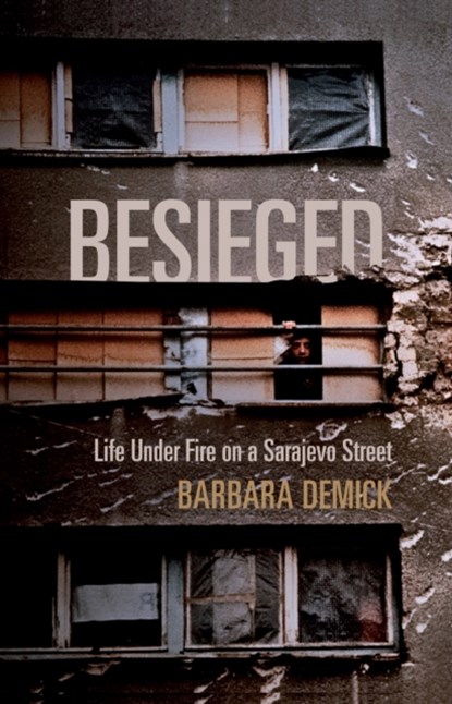 Besieged, Barbara (Y) Demick - Paperback - 9781847084118