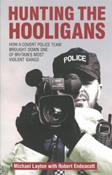 Hunting The Hooligans - Michael Layton - 9781908479839