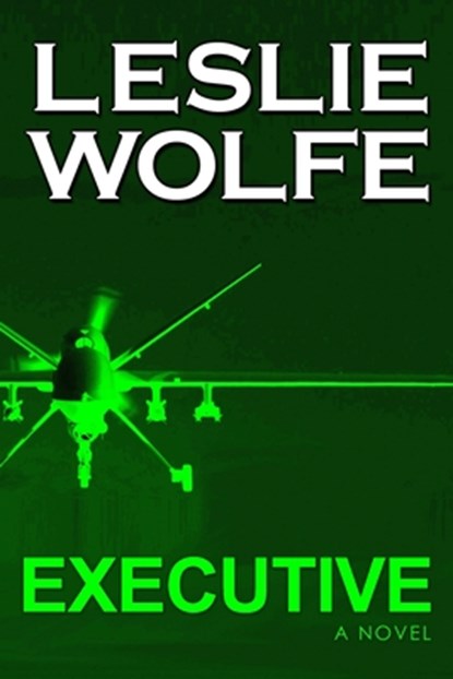 Executive, Leslie Wolfe - Paperback - 9781945302008