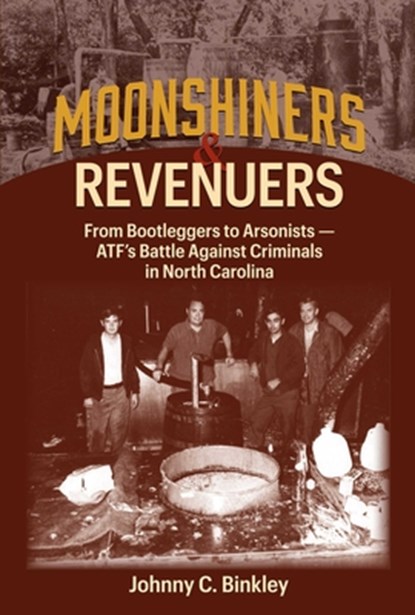 Moonshiners & Revenuers: From Bootleggers to Arsonists - Atf's Battle Against Criminals in North Carolina, Johnny C. Binkley - Gebonden - 9781948901666