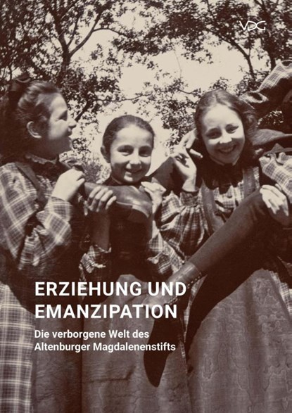 Erziehung und Emanzipation - Die verborgene Welt des Altenburger Magdalenenstifts, Schloss- und Spielkartenmuseum Schloss- und Kulturbetrieb Residenzschloss Altenburg - Paperback - 9783897399990