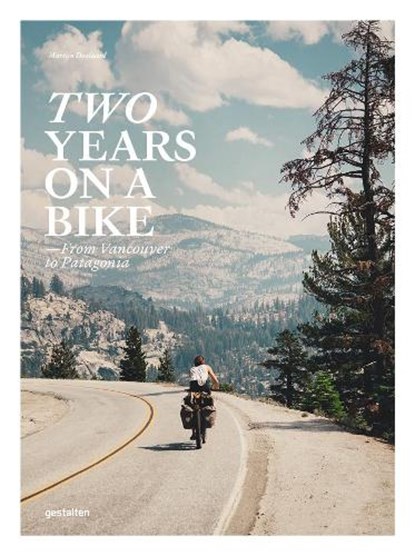 Two Years on a Bike, gestalten ; Martijn Doolaard - Gebonden - 9783967040500