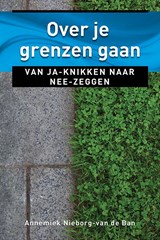 Over je grenzen gaan - Annemiek Nieborg-van den Ban - 9789020211535