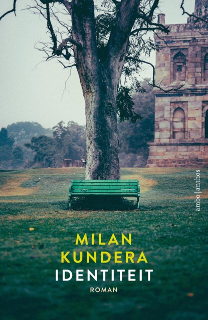 Identiteit, Milan Kundera - Paperback - 9789026356483