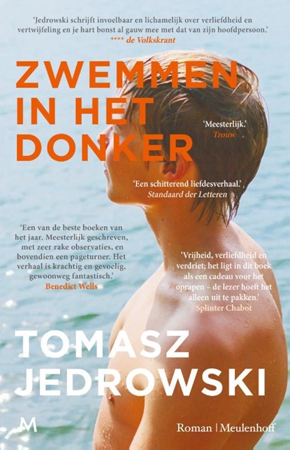 Zwemmen in het donker, Tomasz Jedrowski - Paperback - 9789029097260