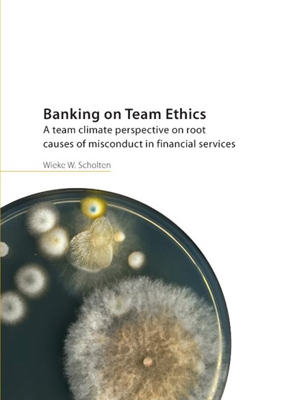 Banking on Team Ethics, Wieke Scholten - Paperback - 9789082825404