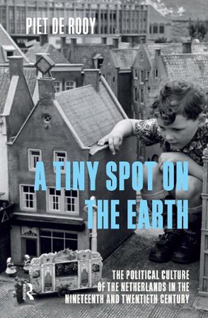 A tiny spot on the earth, Piet de Rooy - Gebonden - 9789089647047