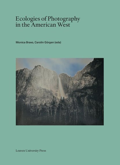 Ecologies of Photography in the American West, Robin Kelsey ; Emilia Mickevicius ; Katherine Mintie ; Andrés Pardo Piccone ; Jordan Reznick ; Cara Romero ; Martha Sandweiss ; Jennifer Tucker ; Will Wilson ; Alan Braddock ; Alice Cazenave ; Emily Cornish ; Binh Danh ; Mercedes Dorame ; Yves Figueiredo ; Elizabeth Hutchinson - Paperback - 9789462705234