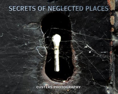 Secrets of neglected places, Yoerie Custers - Gebonden - 9789463455220