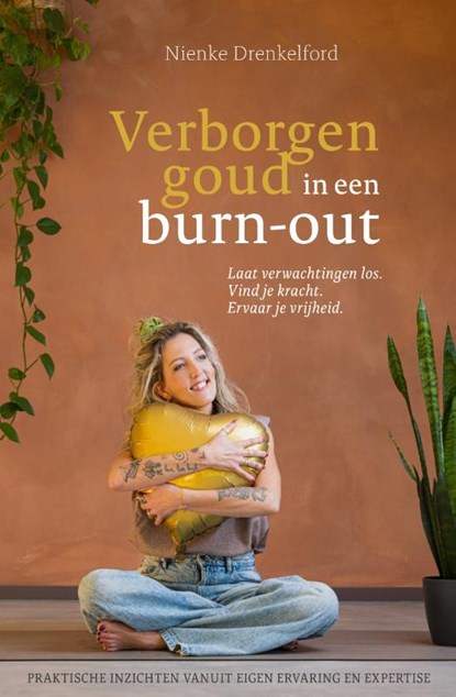 Verborgen goud in een burn-out, Nienke Drenkelford - Paperback - 9789492107602