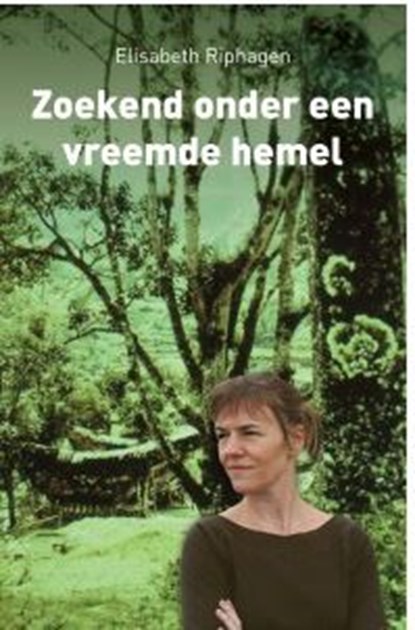 Zoekend onder een vreemde hemel, Elisabeth Riphagen - Paperback - 9789492551498