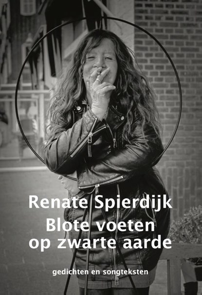 Blote voeten op zwarte aarde, Renate Spierdijk - Paperback - 9789493155305
