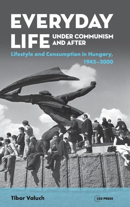 Everyday Life under Communism and After, Tibor Valuch - Gebonden - 9789633863763