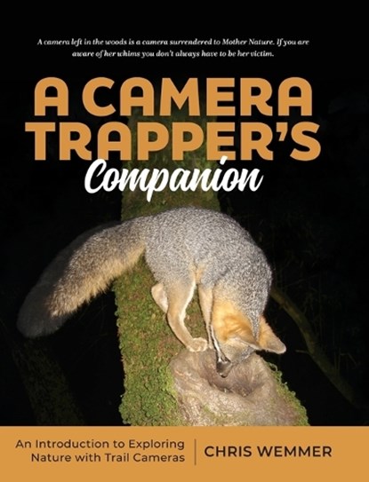 A Camera Trapper's Companion: An Introduction to Exploring Nature with Trail Cameras, Chris Wemmer - Gebonden - 9798986282121
