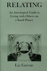Relating: An Astrological Guide to Living with Others on a Small Planet - Liz Greene - 9780877284185