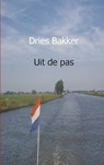 Uit de pas - Dries Bakker - 9789461936561