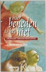Hier beneden is het niet - A. van de Beek - 9789021140582