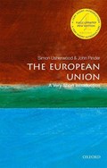 The European Union: A Very Short Introduction | John (Reader in Politics, University of Surrey) Pinder ; Simon (Formerly Honorary Professor at the College of Europe, and Chairman of the Federal Trust, London, United Kingdom) Usherwood | 