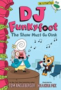 DJ Funkyfoot: The Show Must Go Oink (DJ Funkyfoot #3) | Tom Angleberger | 
