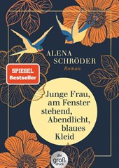 Junge Frau, am Fenster stehend, Abendlicht, blaues Kleid