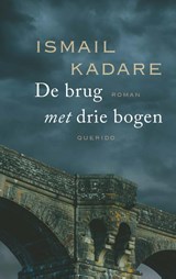 De brug met drie bogen, Ismail Kadare -  - 9789021475141