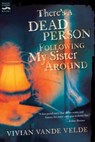There's a Dead Person Following My Sister Around - Vivian Vande Velde ; Vivian Vande Vande Velde Velde - 9780152064679