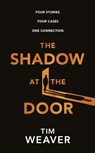 The Shadow at the Door - Tim Weaver - 9780241541326