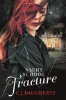 Night School: Fracture - C. J. Daugherty - 9780349001715