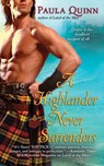 A Highlander Never Surrenders - Paula Quinn - 9780446552592