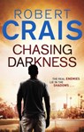 Chasing Darkness - Robert Crais - 9780752882833