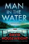 Man in the Water: A McKenzie Novel - David Housewright - 9781250863607