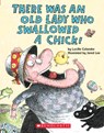 There Was an Old Lady Who Swallowed a Chick! (Board Book) - Lucille Colandro - 9781338210385