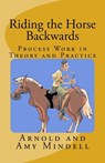 Riding the Horse Backwards - Amy Mindell ; Arnold Mindell - 9781537732817