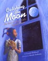 Catching the Moon: The Story of a Young Girl's Baseball Dream - Crystal Hubbard - 9781600605727