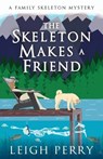 The Skeleton Makes a Friend: A Family Skeleton Mystery (#5) - Leigh Perry - 9781635764444