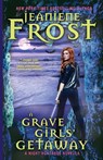 A Grave Girls' Getaway - Jeaniene Frost - 9781641971935