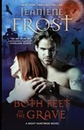 Both Feet in the Grave - Jeaniene Frost - 9781641972550