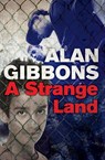 A Strange Land - Alan Gibbons - 9781781124321