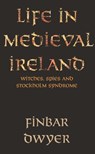 Life in Medieval Ireland - Finbar Dwyer - 9781848407404
