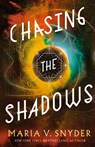 Chasing the Shadows - Maria V. Snyder - 9781946381040