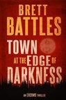 Town at the Edge of Darkness - Brett Battles - 9781981455379