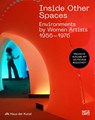 Inside Other Spaces. Environments von Künstlerinnen 1956-1976 - Andrea Lissoni ; Marina Pugliese - 9783775755603
